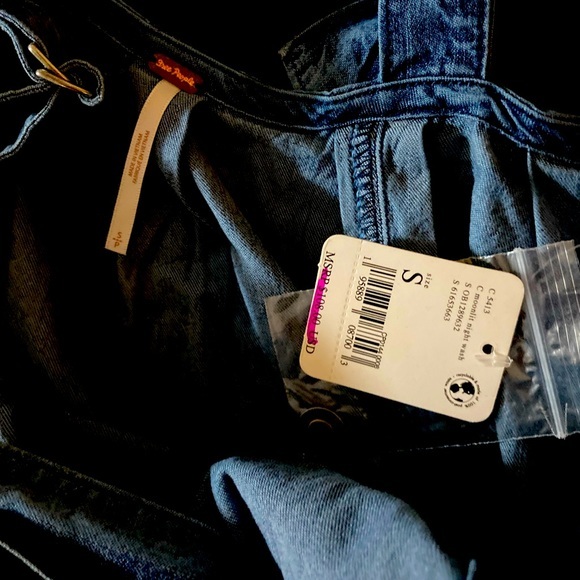 Wild One Sleeveless Denim Minidress
FREE PEOPLE - Picture 8 of 9